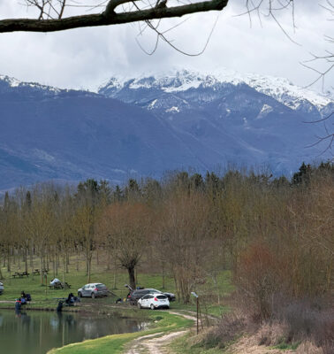 二つの湖、<br>それぞれの戦略。