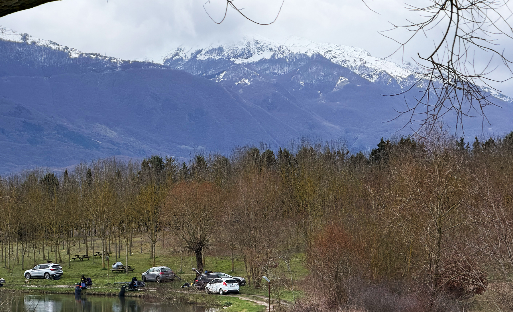 二つの湖、<br>それぞれの戦略。