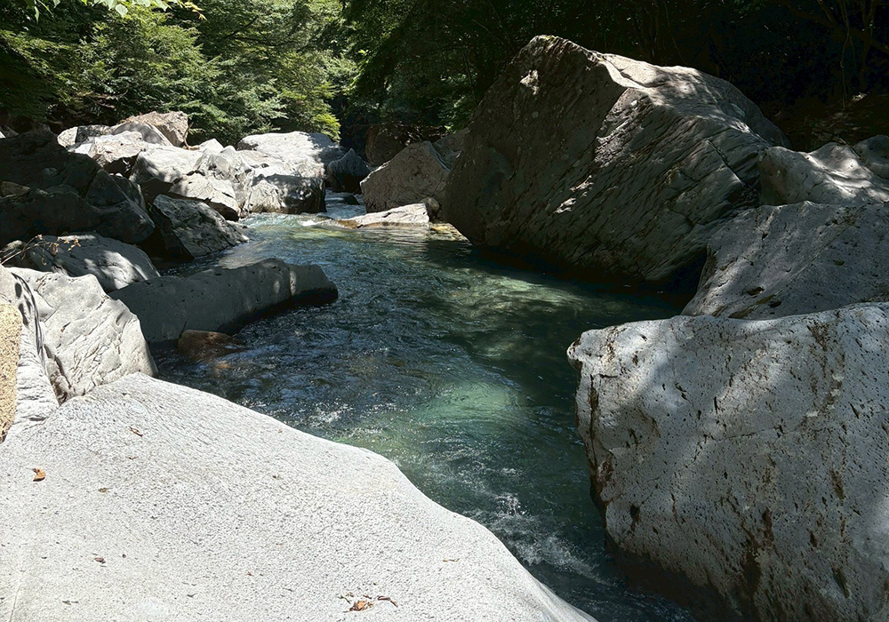 透き通る流れに躍るフィガーNTs　<br>木の俣川・真夏の釣行記